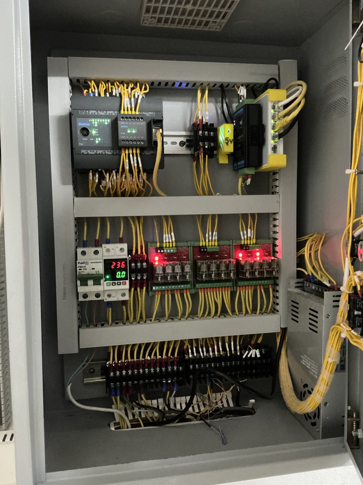 ภายในตู้ควบคุม PLC